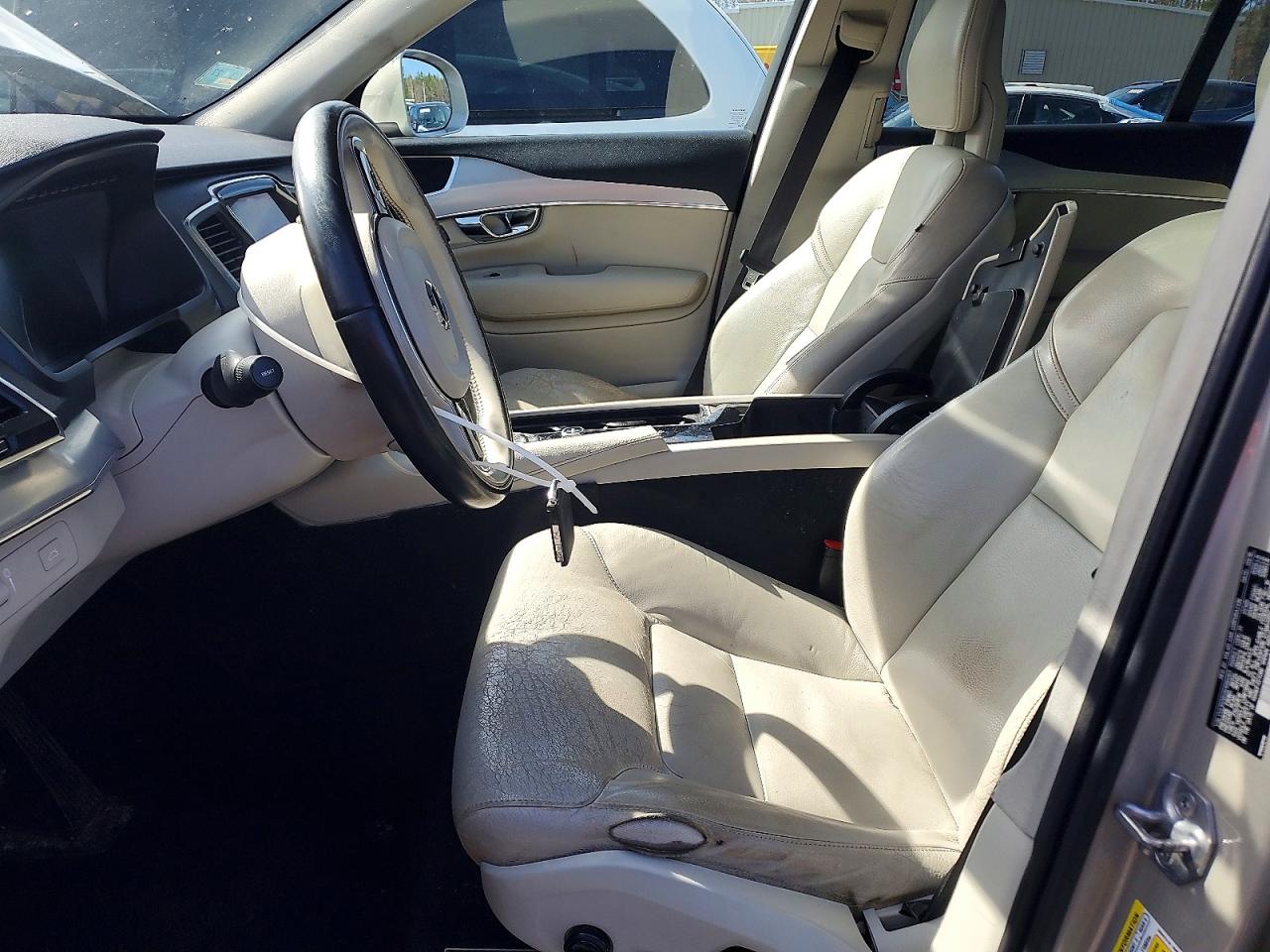 VOLVO XC90 2016 — 8