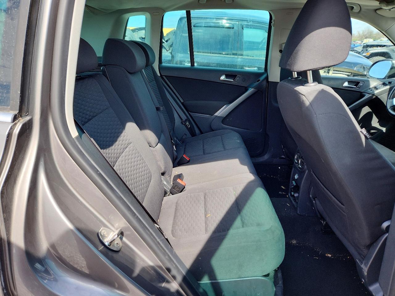 VOLKSWAGEN TIGUAN 2009 — 11