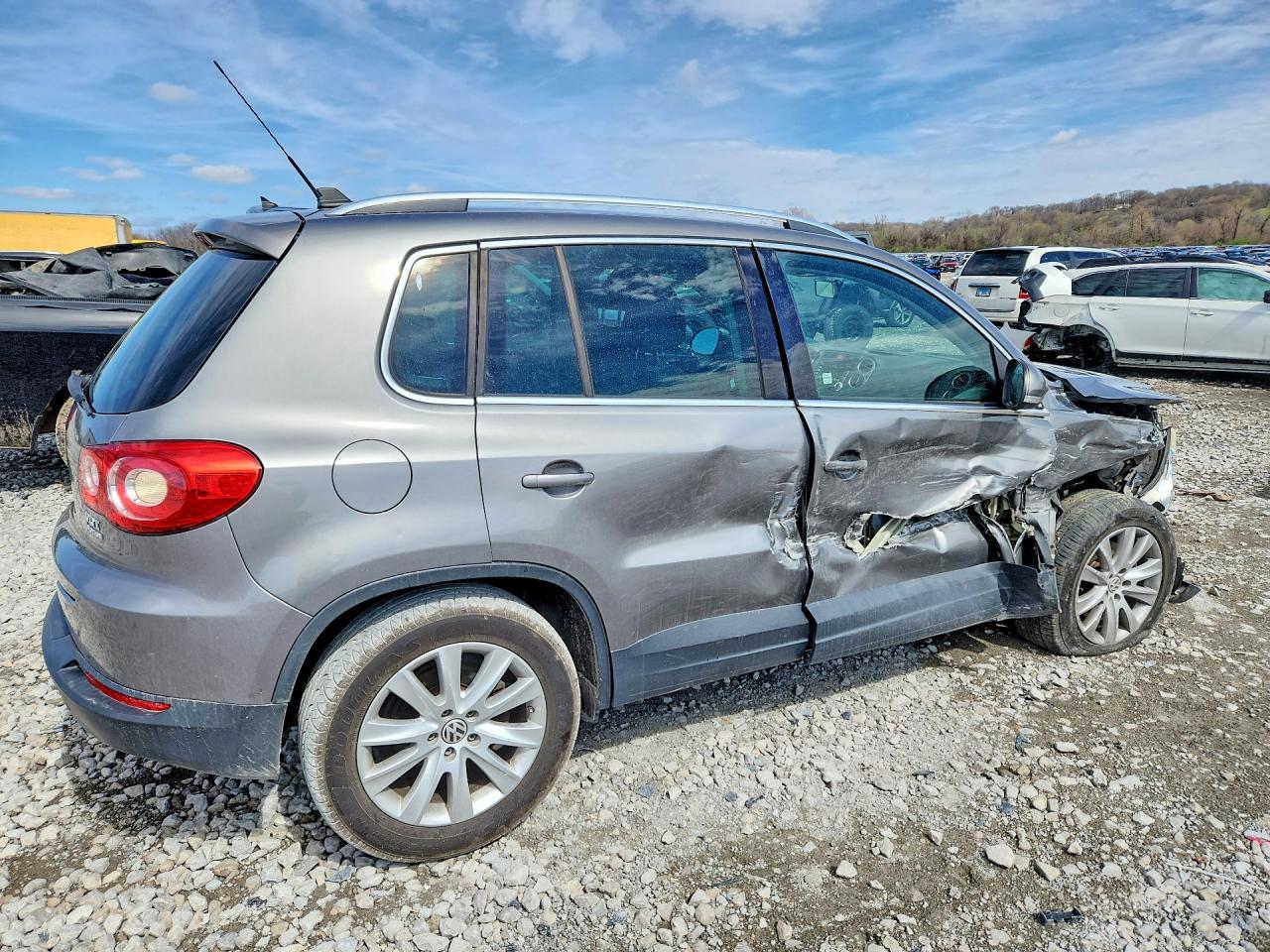 VOLKSWAGEN TIGUAN 2009 — 4