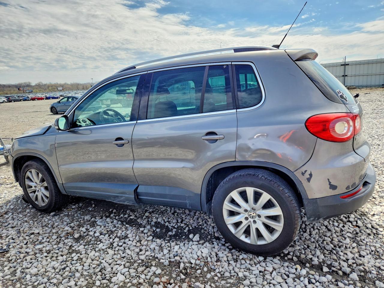 VOLKSWAGEN TIGUAN 2009 — 3