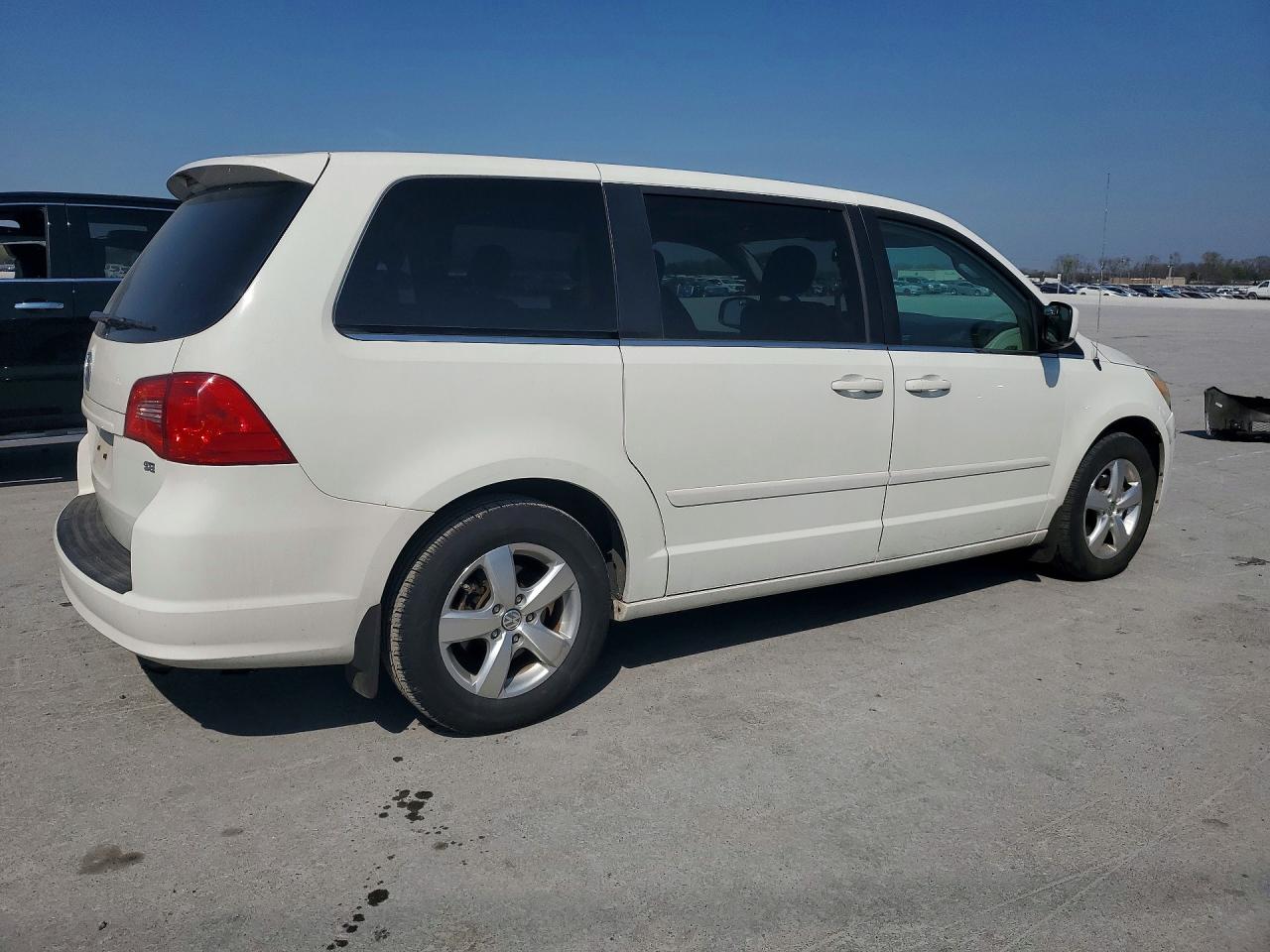VOLKSWAGEN ROUTAN 2010 — 4