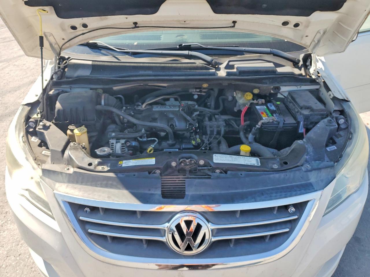 VOLKSWAGEN ROUTAN 2010 — 13