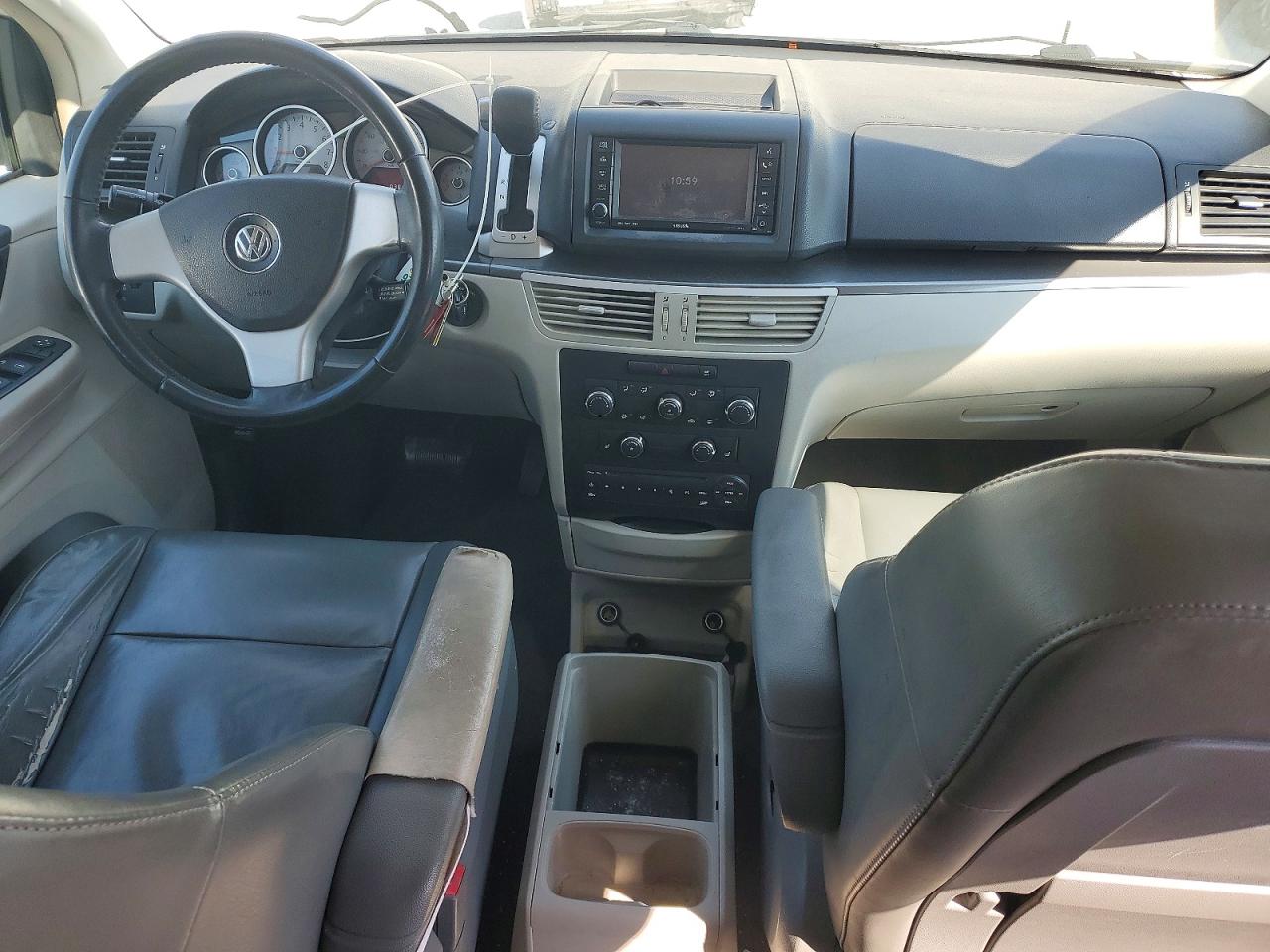 VOLKSWAGEN ROUTAN 2010 — 9
