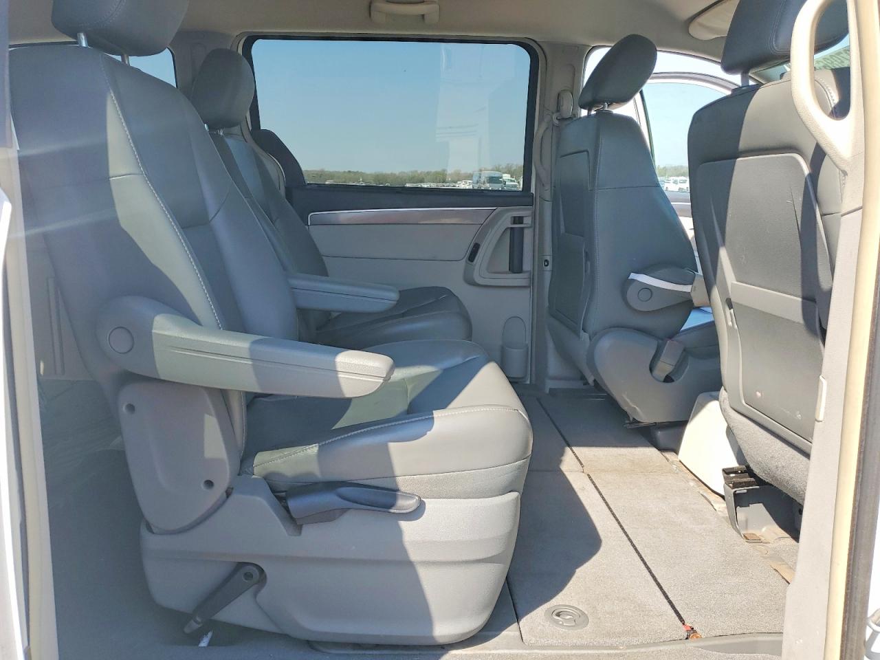 VOLKSWAGEN ROUTAN 2010 — 12