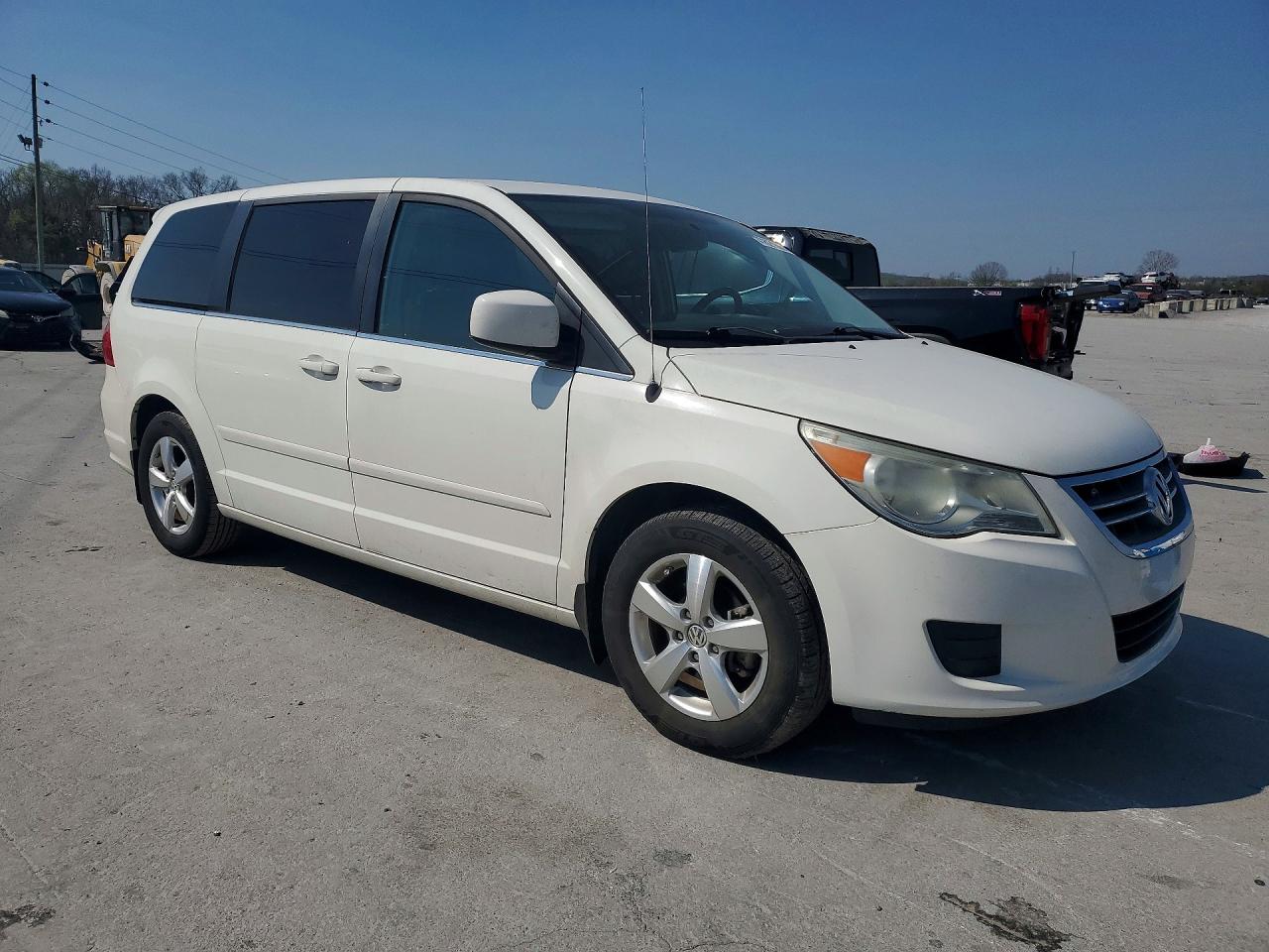 VOLKSWAGEN ROUTAN 2010 — 5