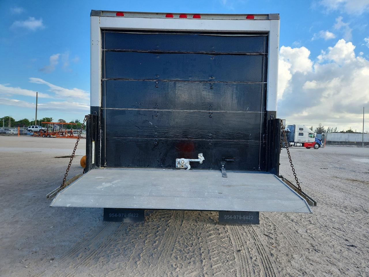 CHEVROLET EXPRESS G3500 2004 — 7