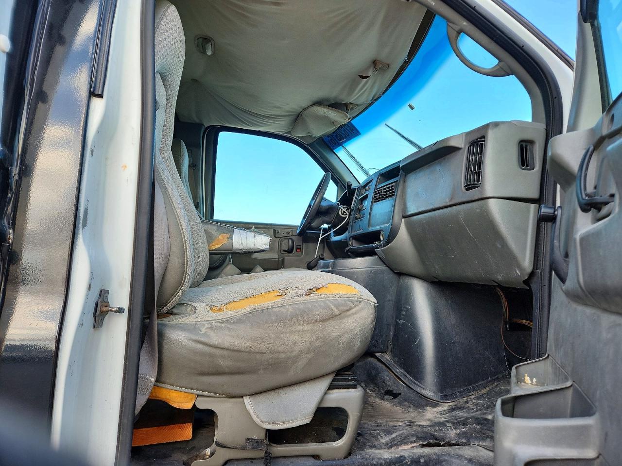 CHEVROLET EXPRESS G3500 2004 — 11