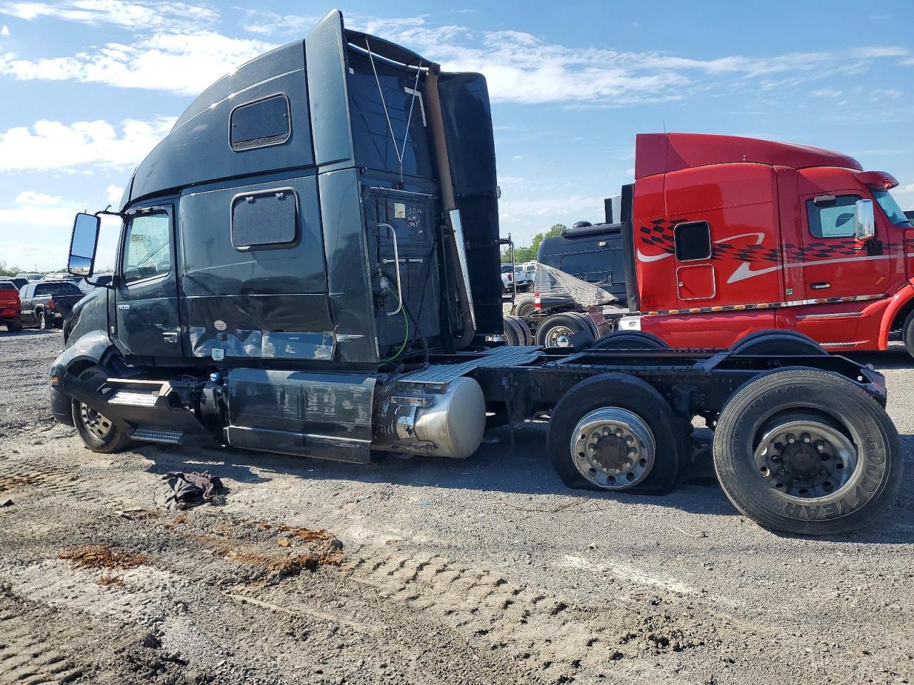 VOLVO VNL 2022 — 4