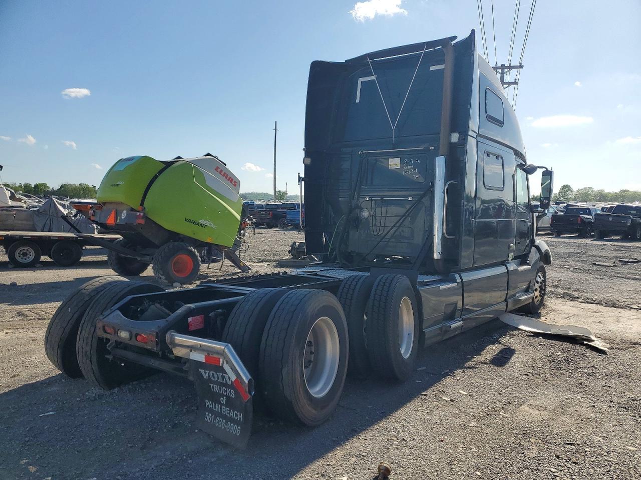 VOLVO VNL 2022 — 5
