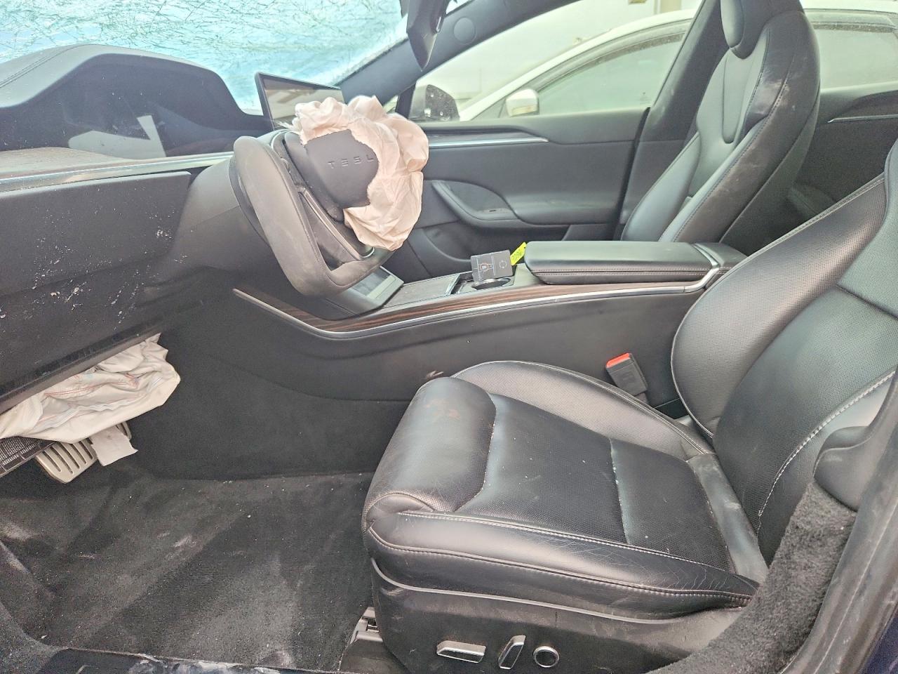 TESLA MODEL S 2021 — 8