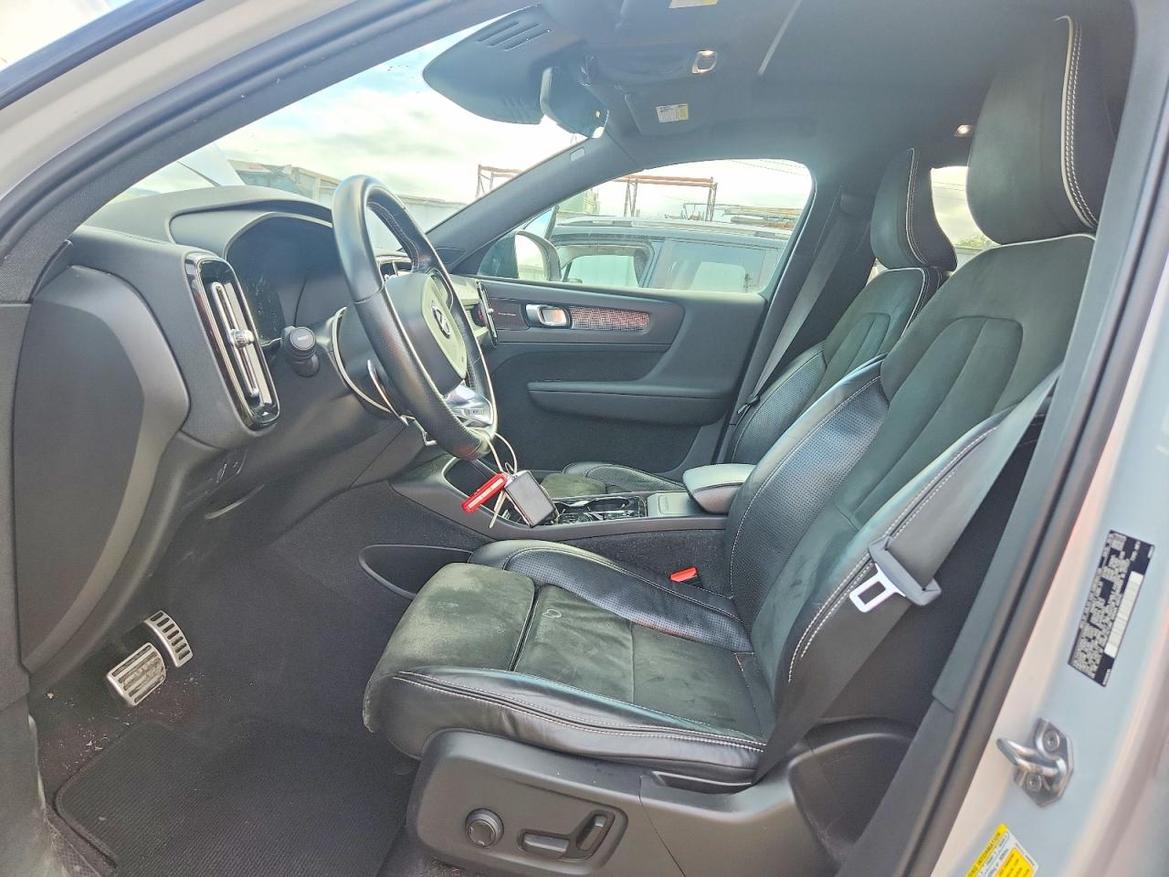 VOLVO XC40 2020 — 8