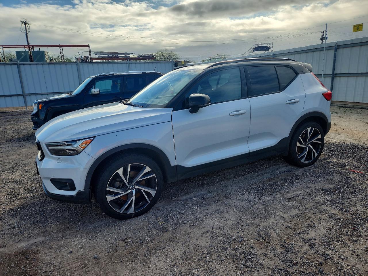 VOLVO XC40 2020 — 2