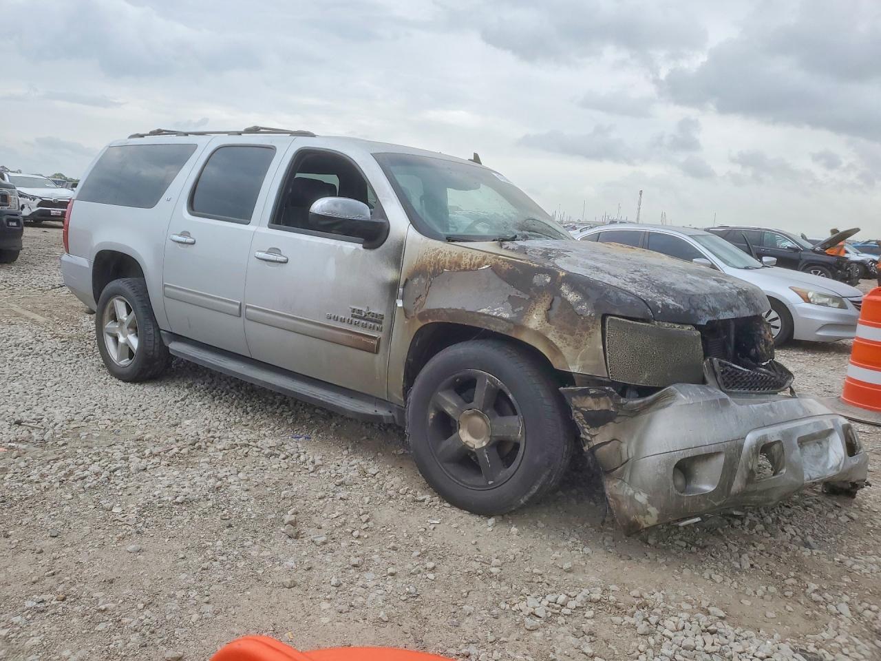 CHEVROLET SUBURBAN 2014 — 5