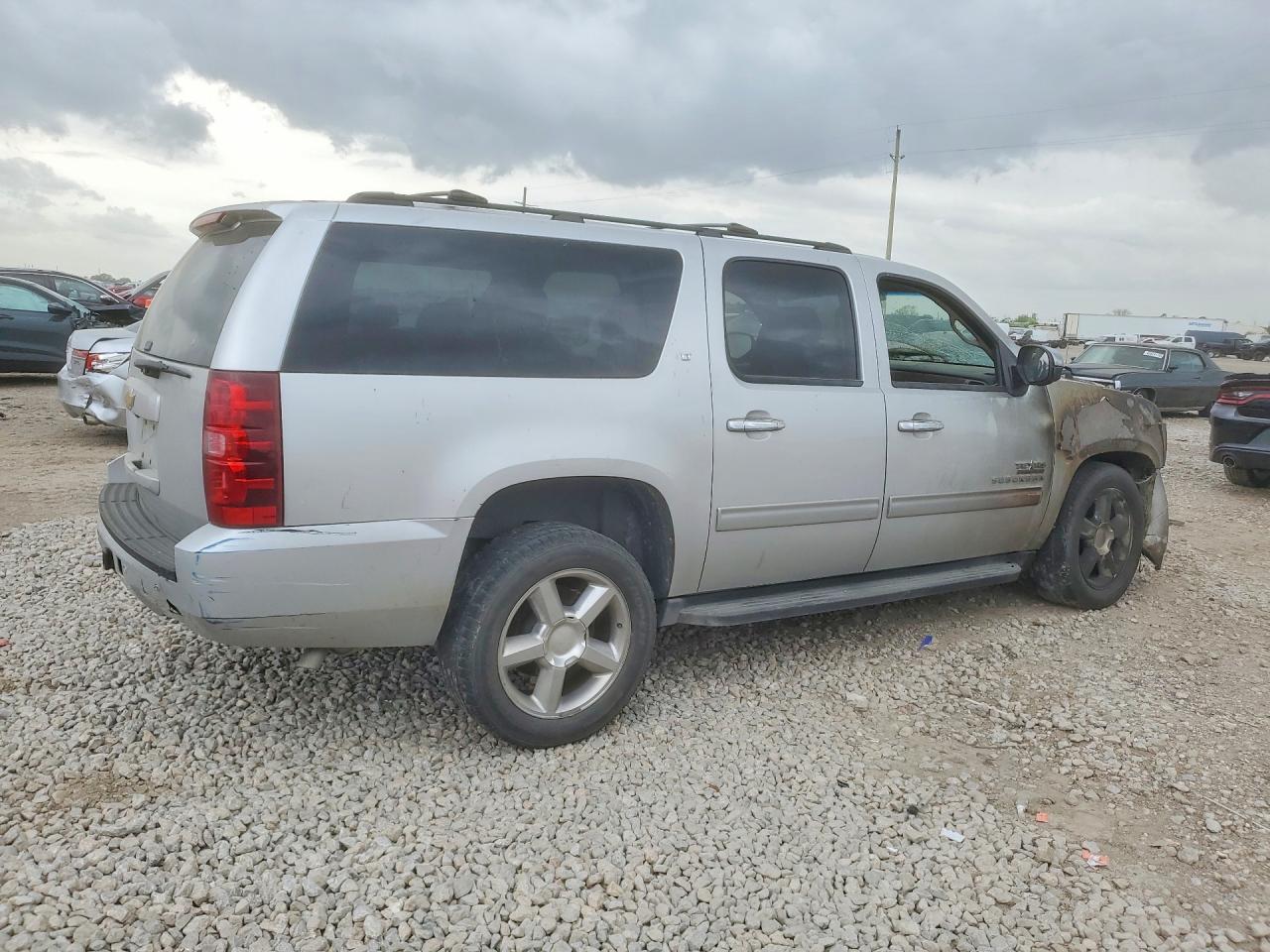CHEVROLET SUBURBAN 2014 — 4