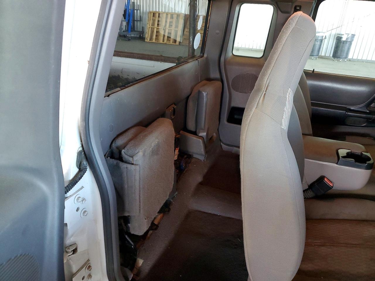 MAZDA B3000 2003 — 11