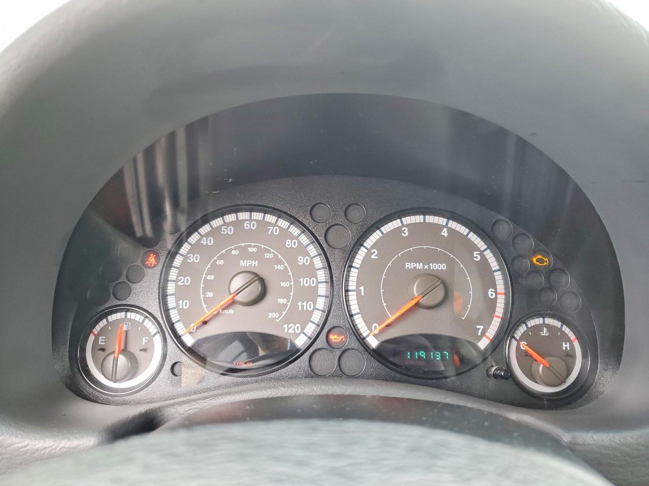 JEEP LIBERTY 2005 — 10