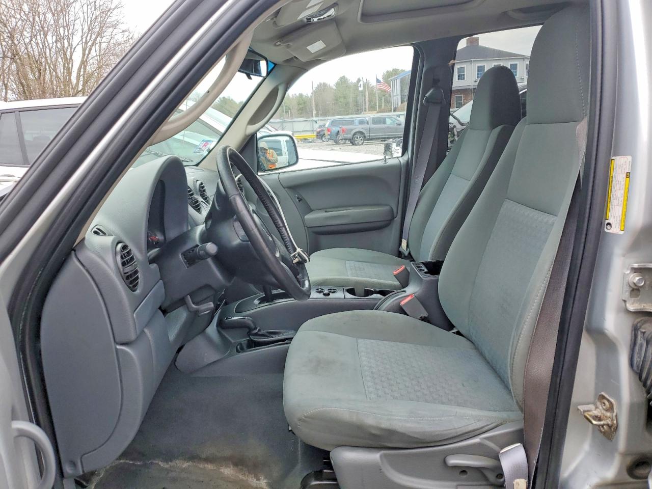 JEEP LIBERTY 2005 — 8