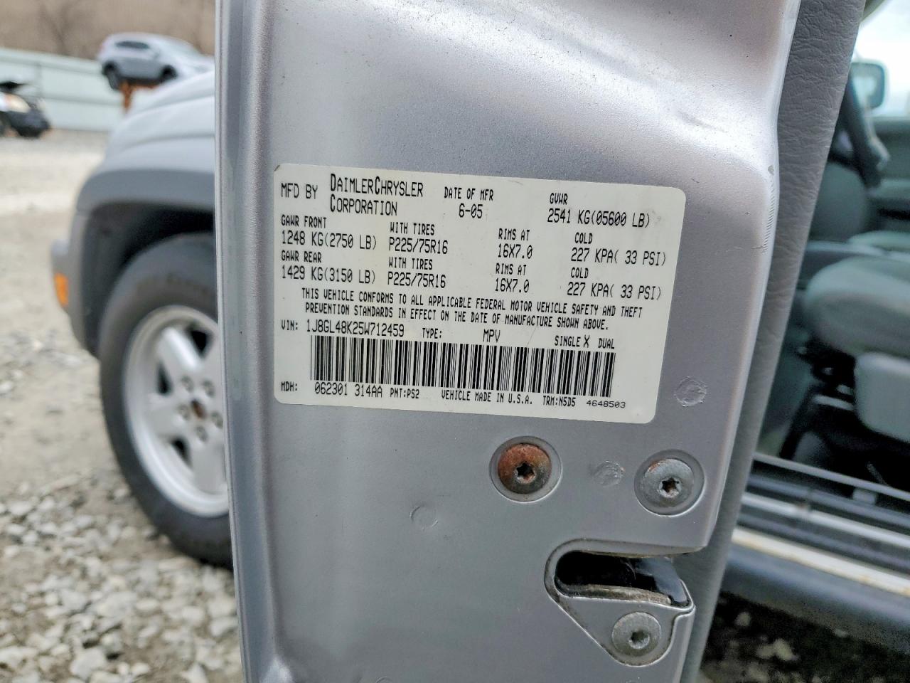 JEEP LIBERTY 2005 — 14