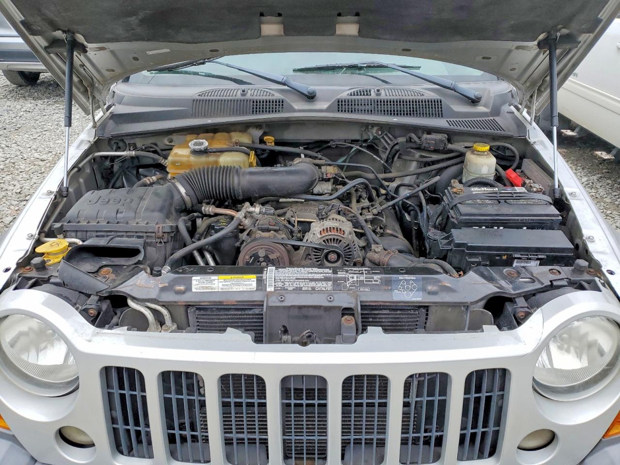 JEEP LIBERTY 2005 — 13