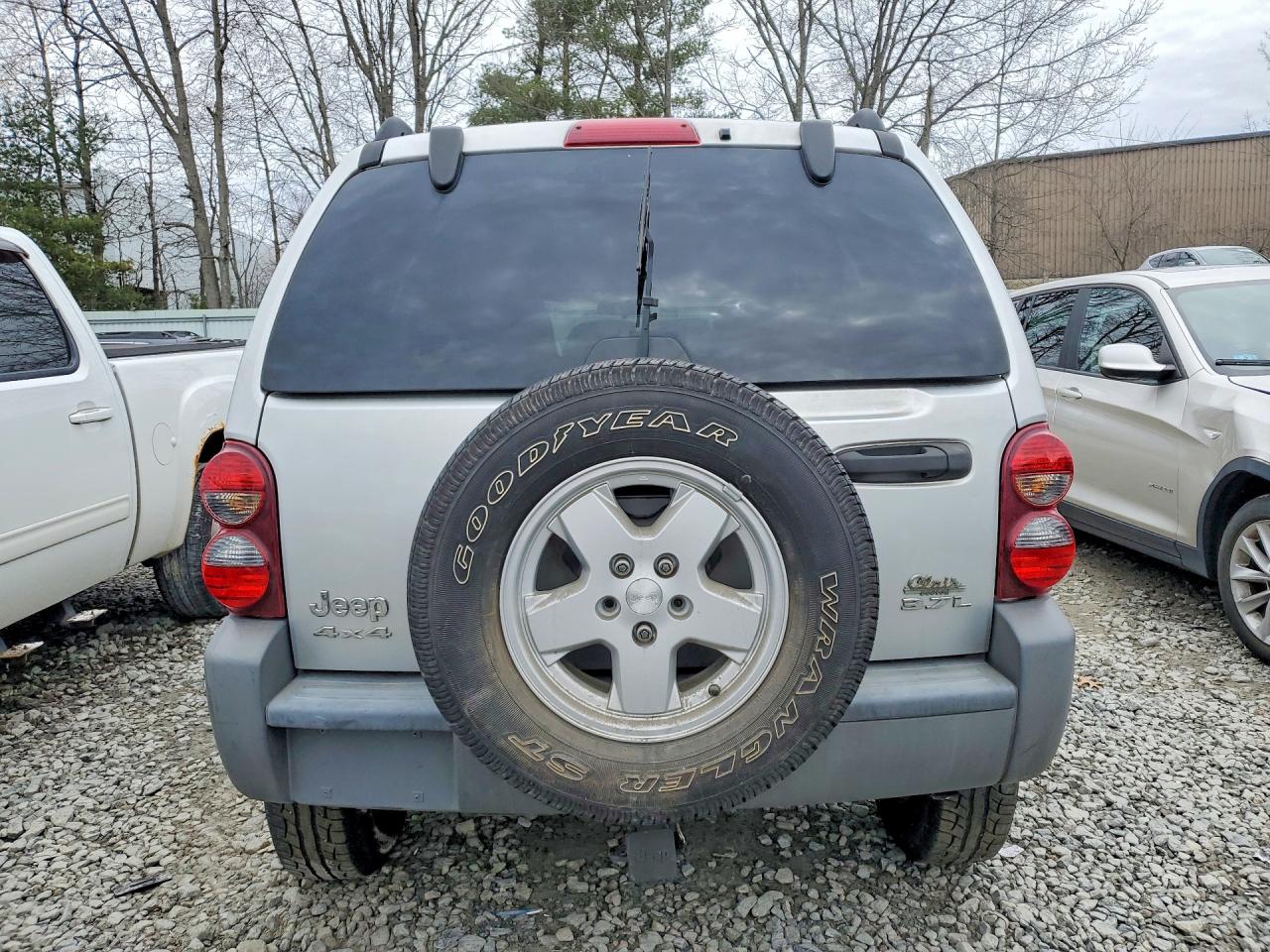 JEEP LIBERTY 2005 — 7