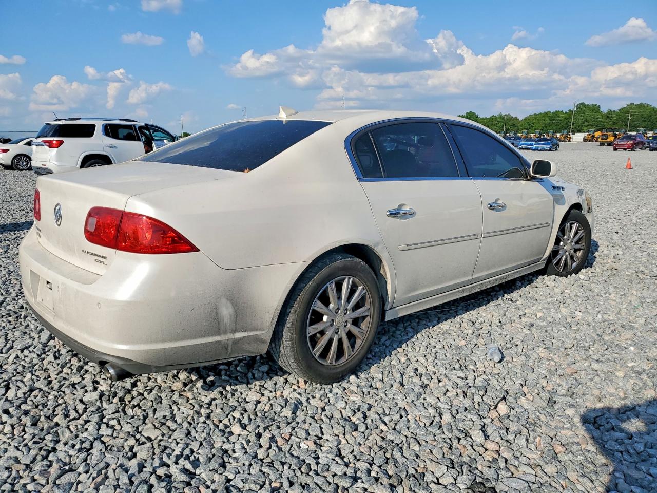 BUICK LUCERNE 2011 — 4