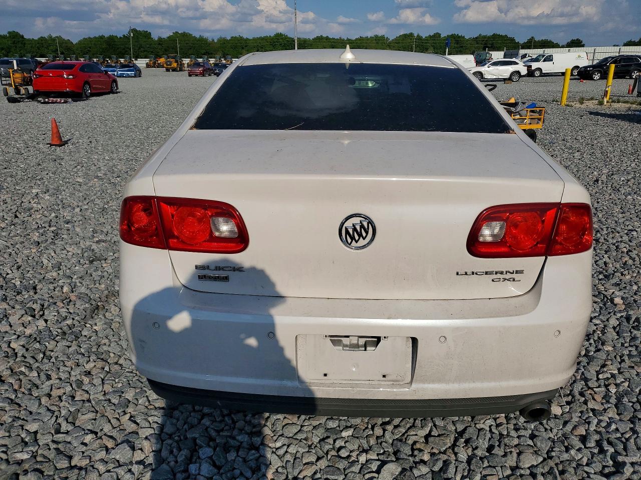 BUICK LUCERNE 2011 — 7