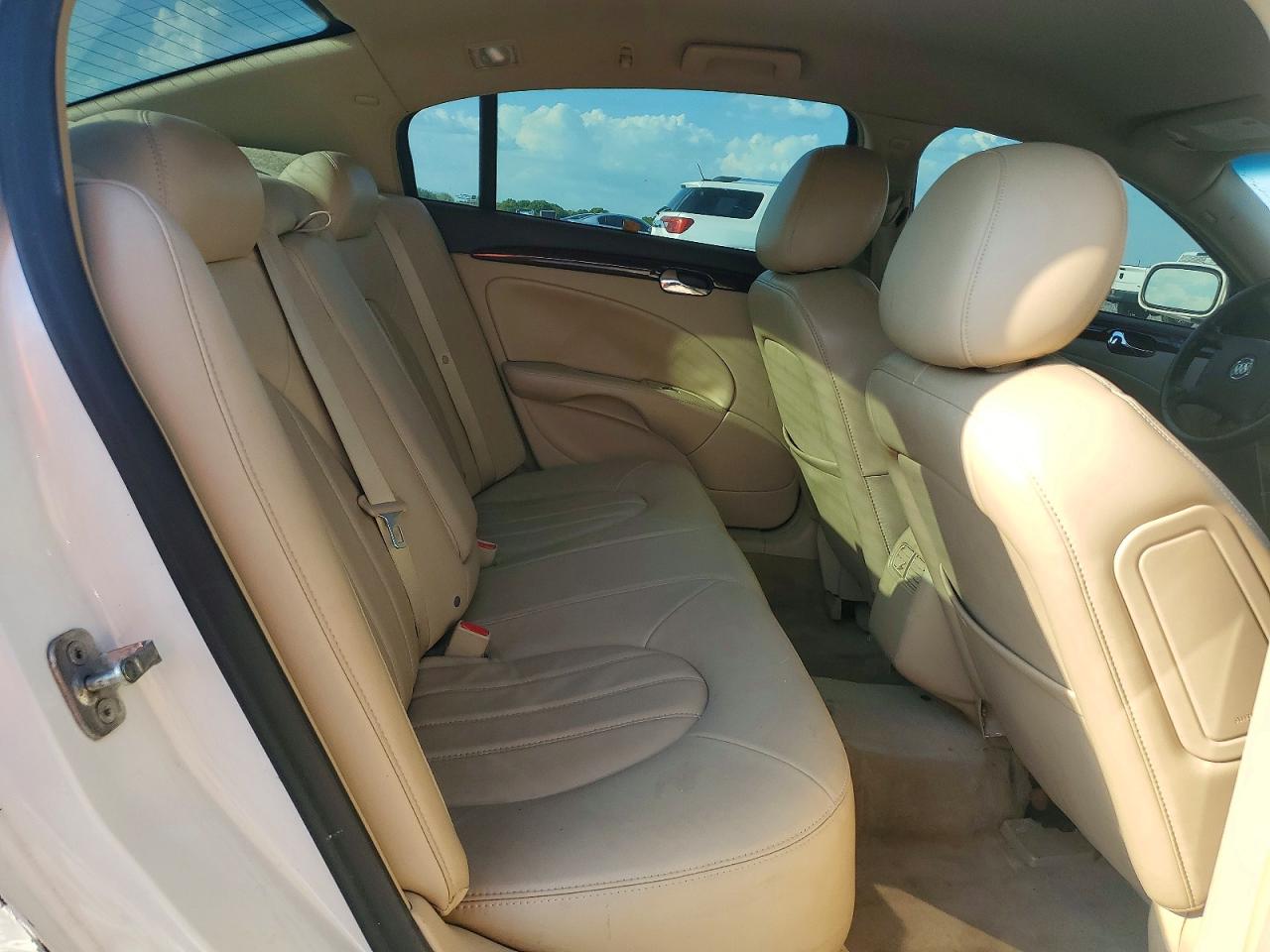 BUICK LUCERNE 2011 — 11