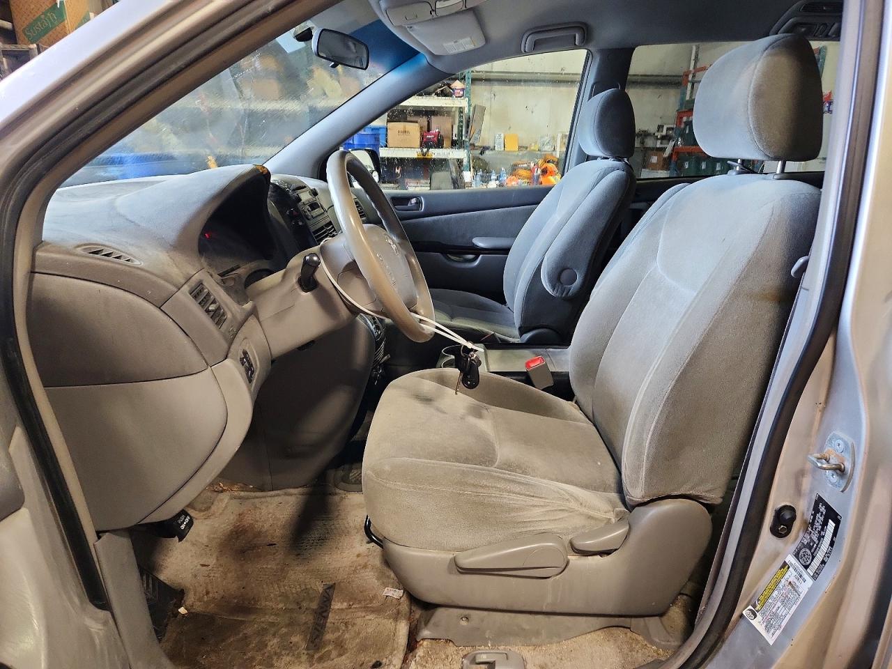 TOYOTA SIENNA 2005 — 8