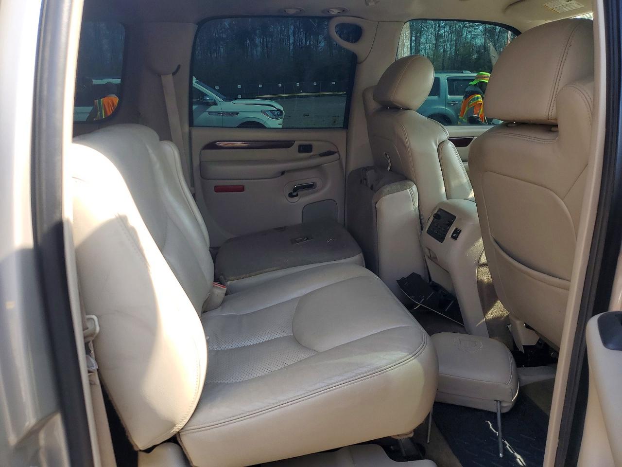 CADILLAC ESCALADE 2006 — 12