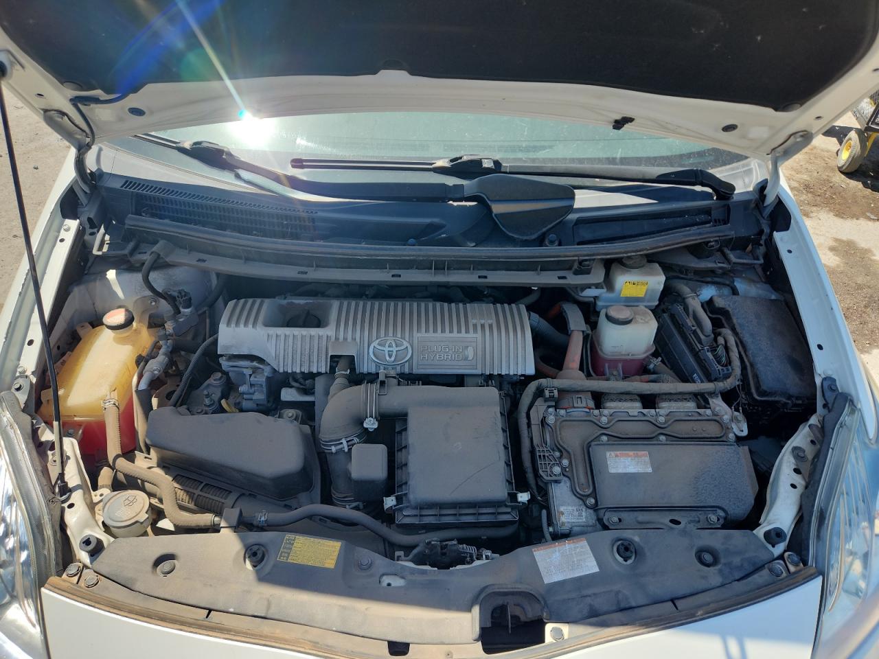 TOYOTA PRIUS PLUG-IN 2015 — 12
