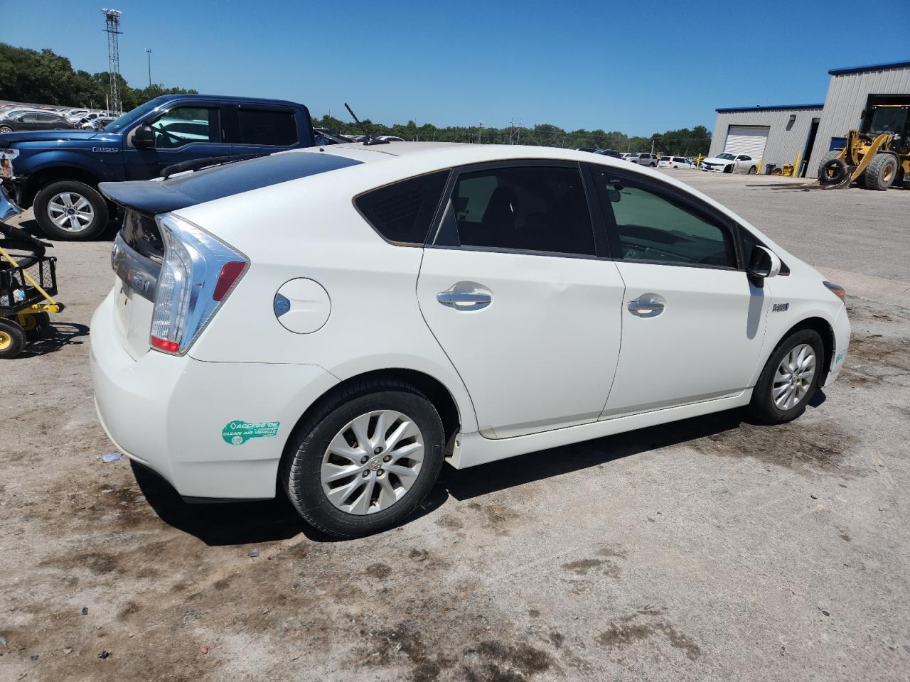 TOYOTA PRIUS PLUG-IN 2015 — 4