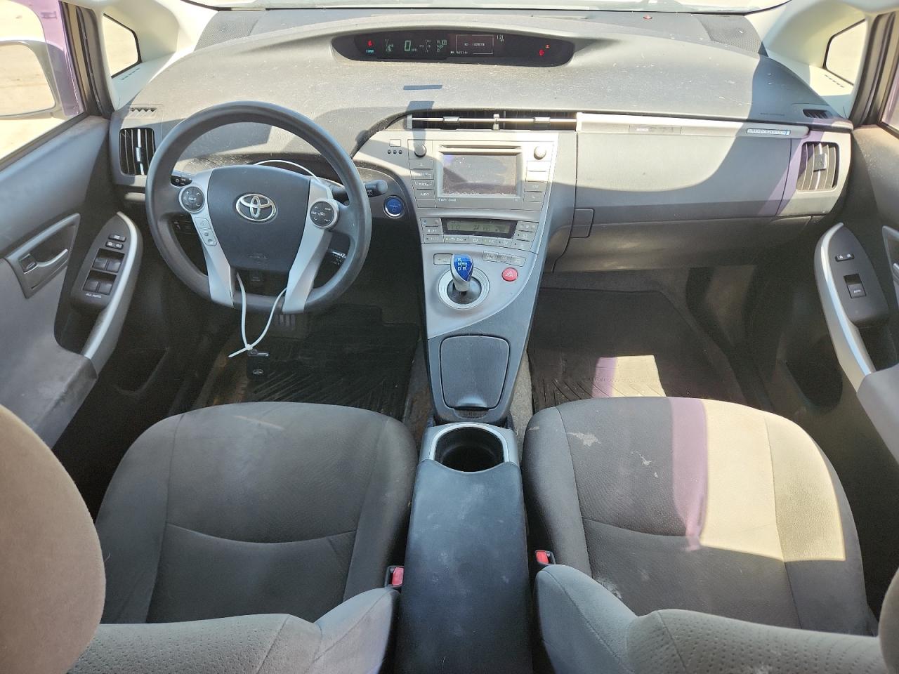 TOYOTA PRIUS PLUG-IN 2015 — 9