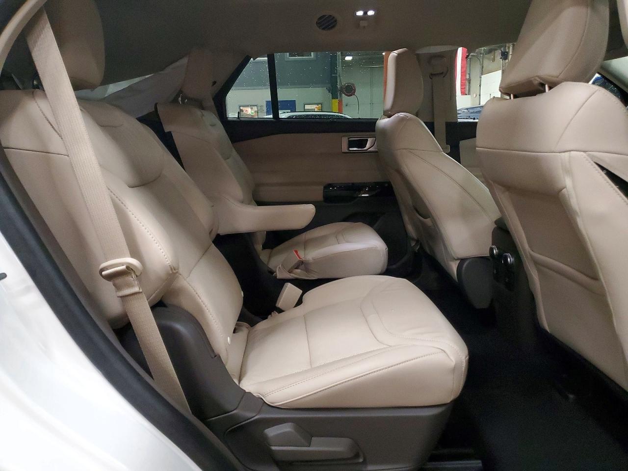 FORD EXPLORER 2023 — 12