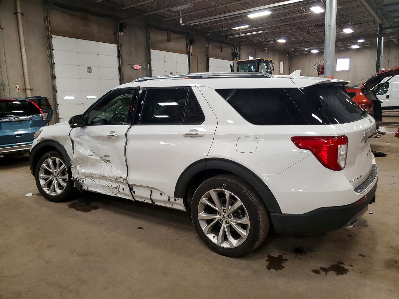 FORD EXPLORER 2023 — 3