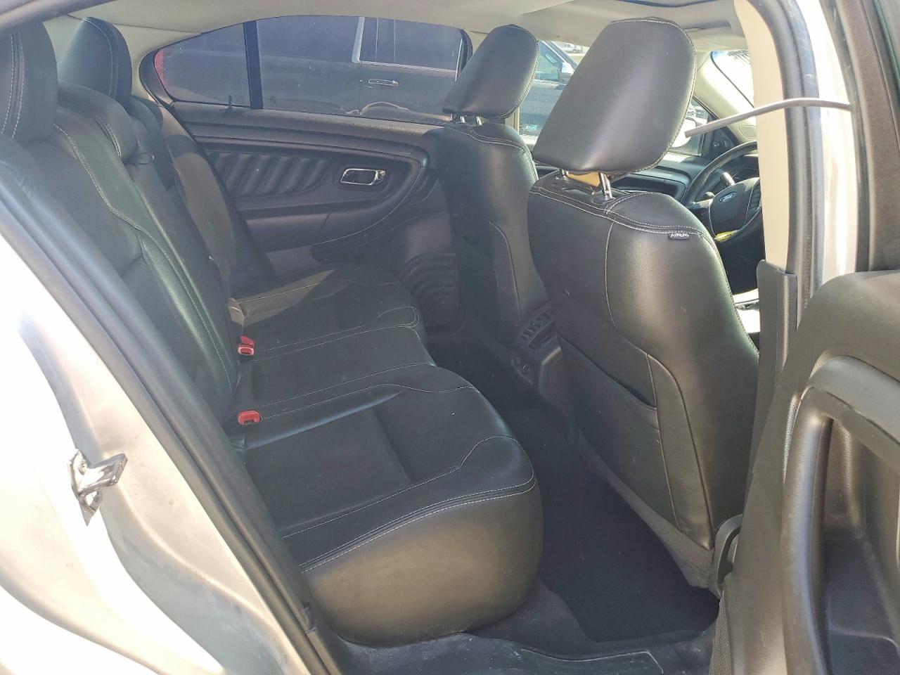 FORD TAURUS 2010 — 11