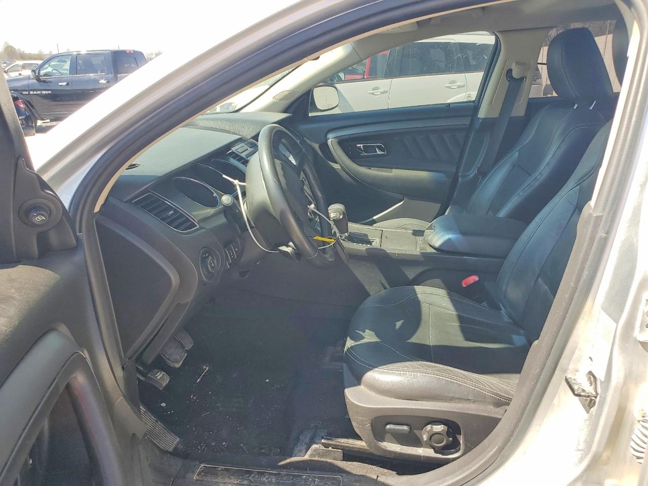 FORD TAURUS 2010 — 8