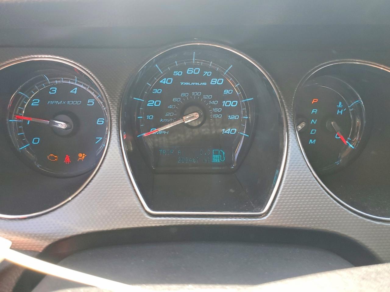 FORD TAURUS 2010 — 10