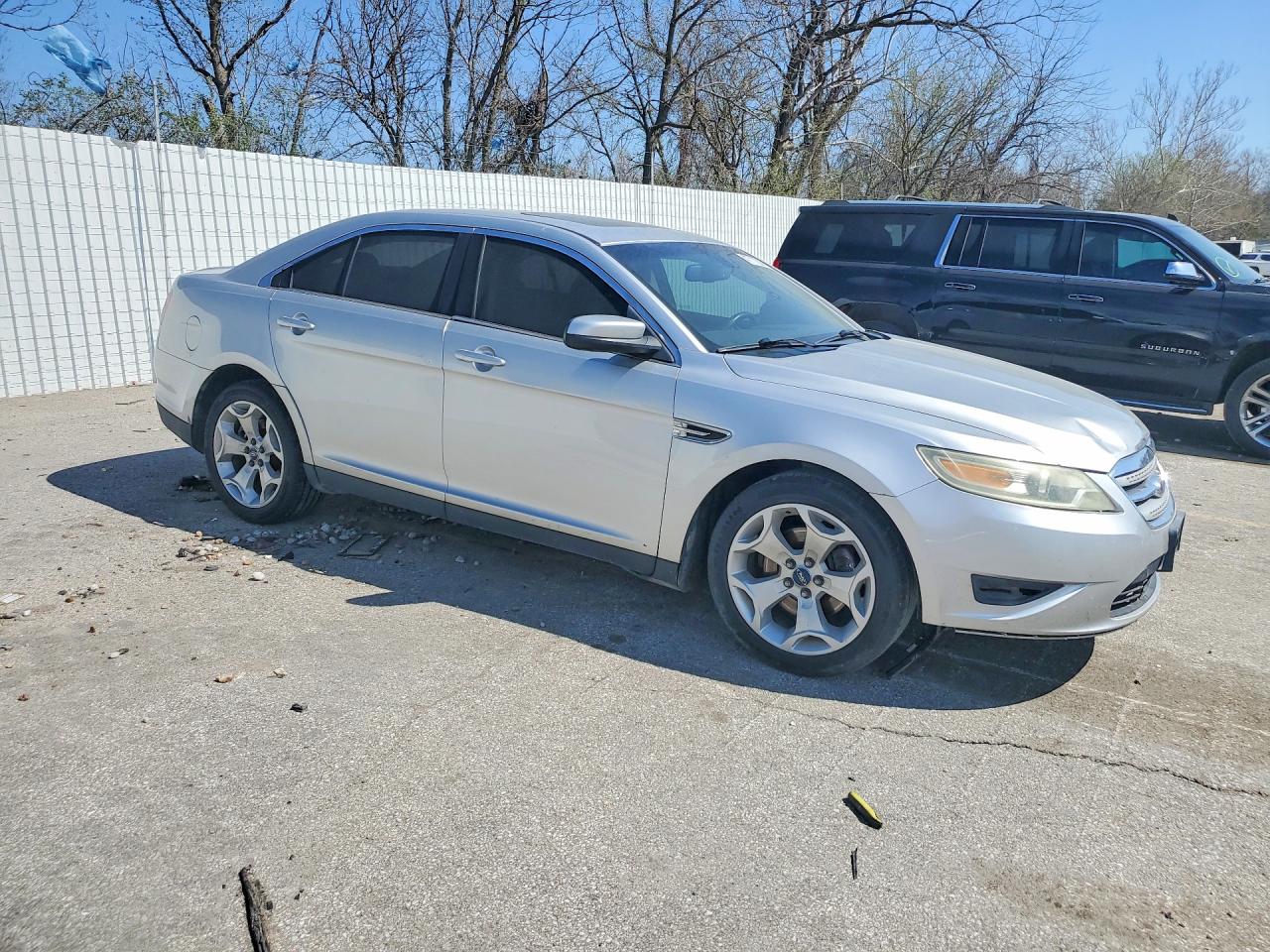 FORD TAURUS 2010 — 5
