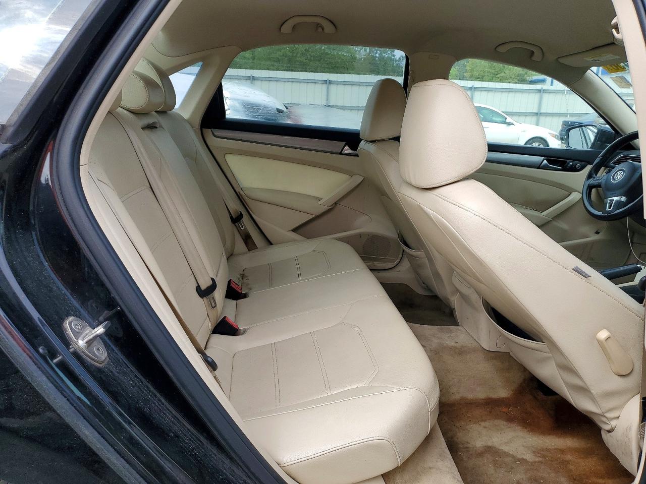 VOLKSWAGEN PASSAT 2015 — 11