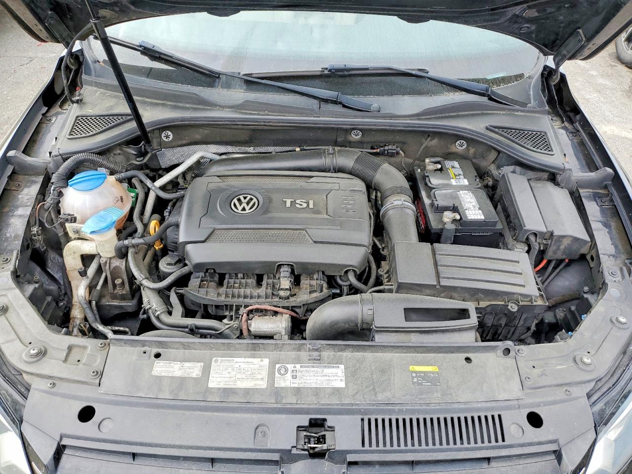 VOLKSWAGEN PASSAT 2015 — 12