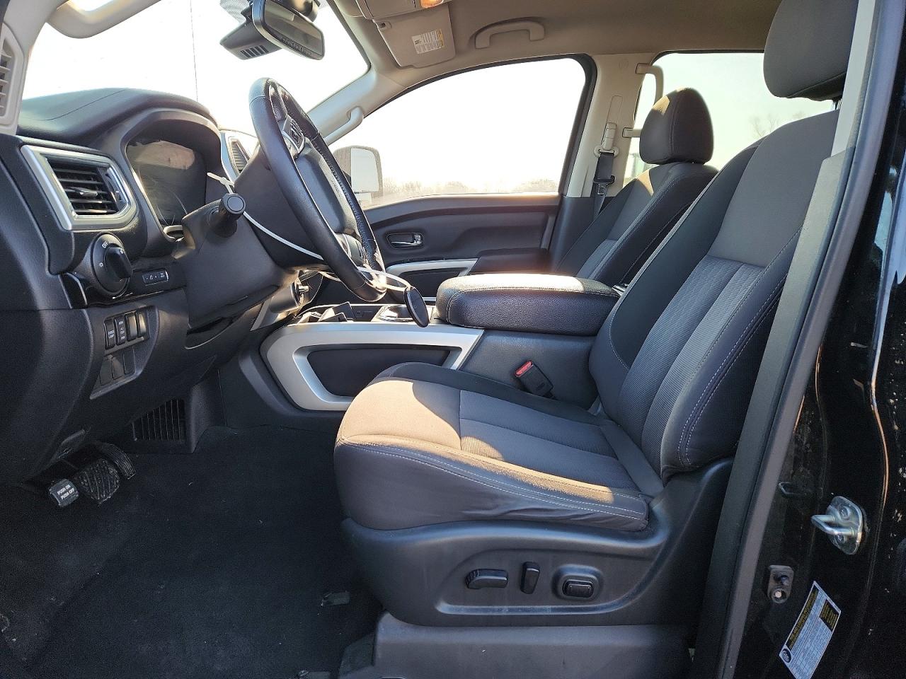 NISSAN TITAN 2020 — 8