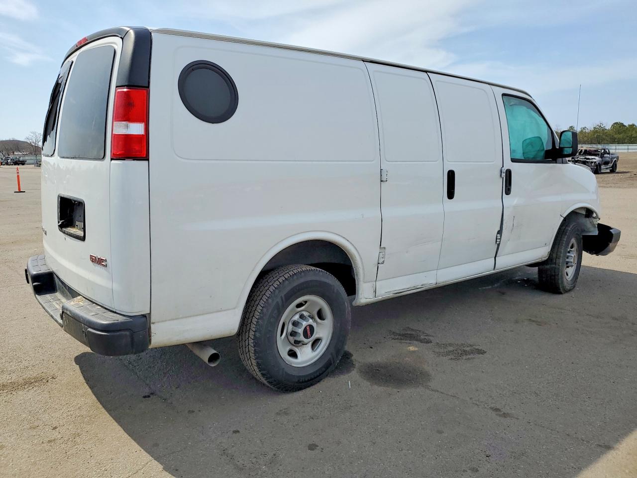 GMC SAVANA 2023 — 4