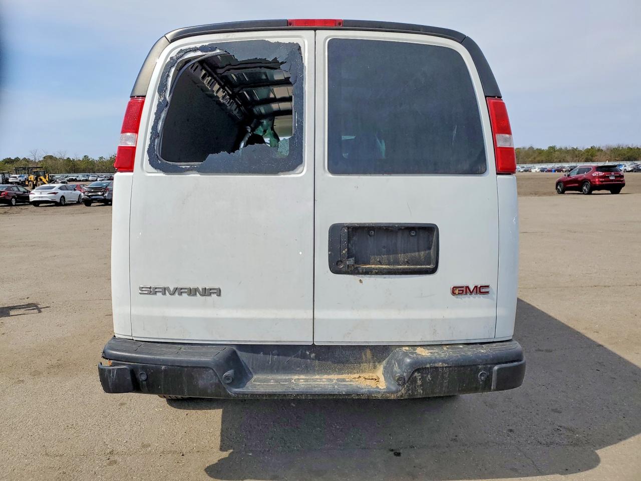 GMC SAVANA 2023 — 7