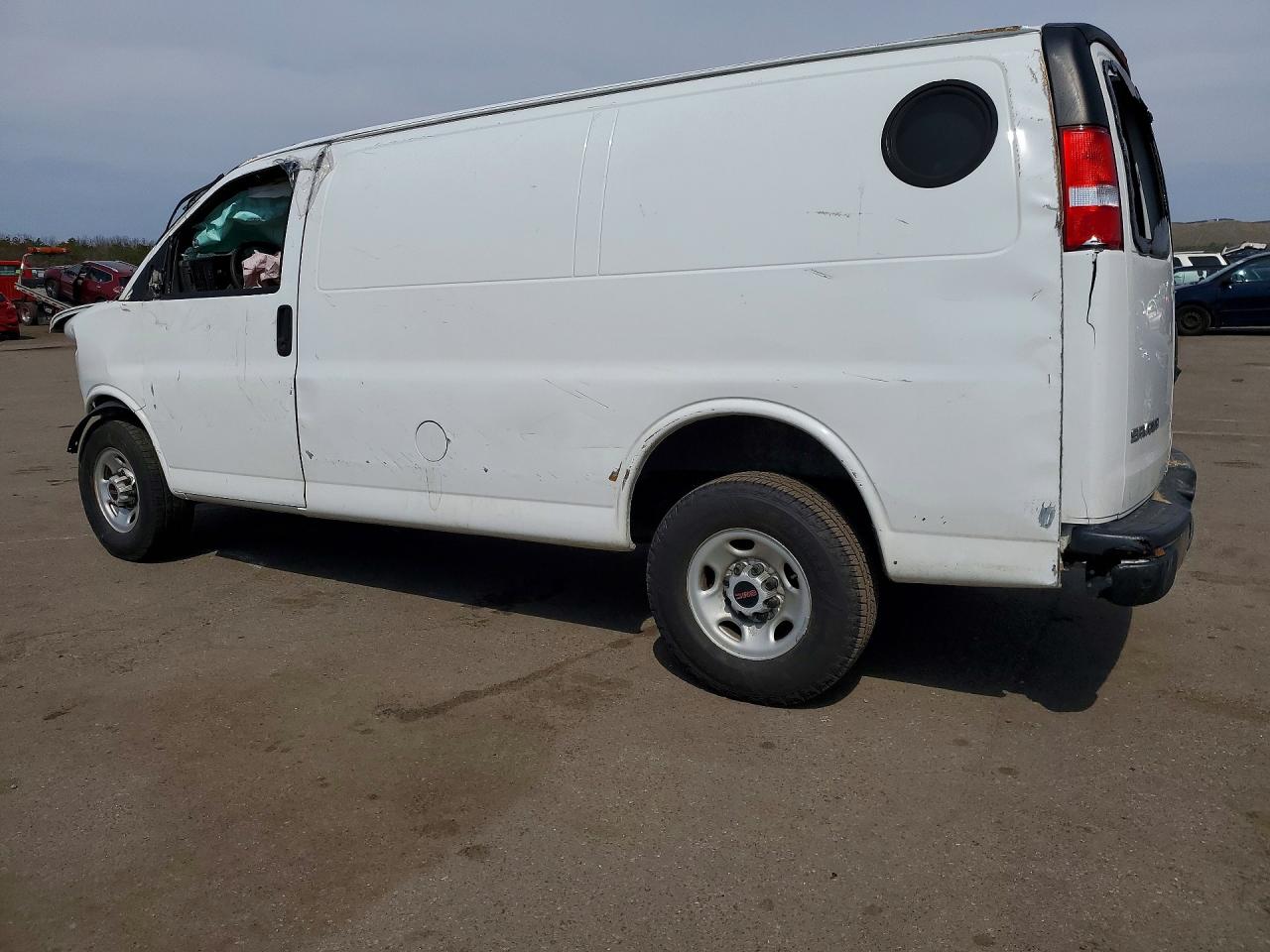 GMC SAVANA 2023 — 3