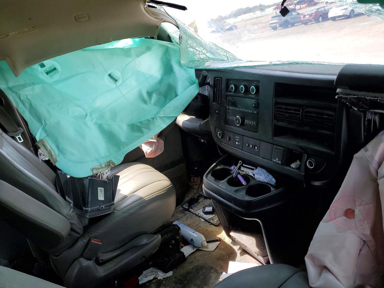 GMC SAVANA 2023 — 9