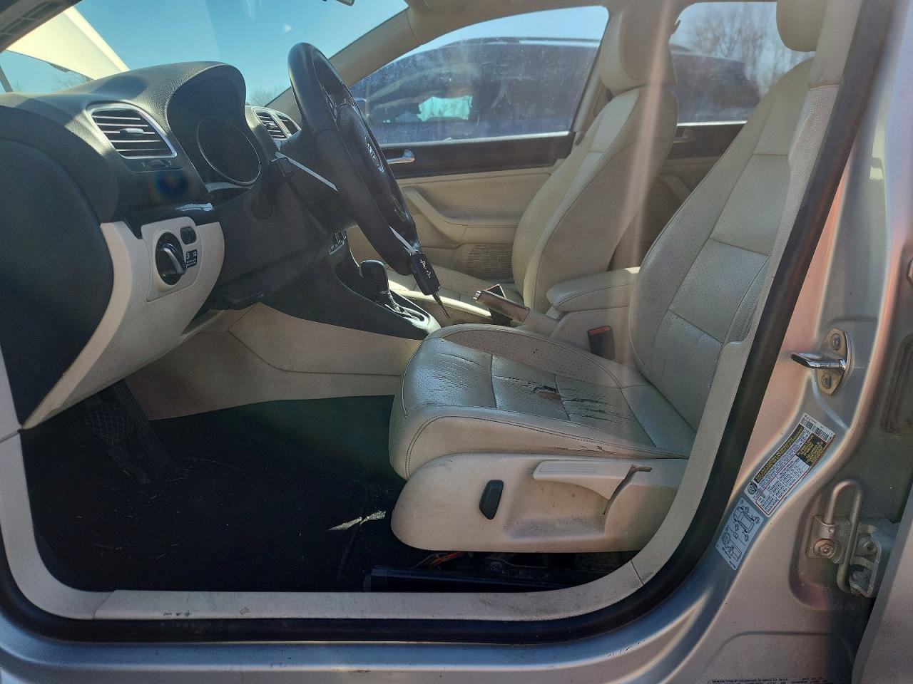 VOLKSWAGEN JETTA 2011 — 8