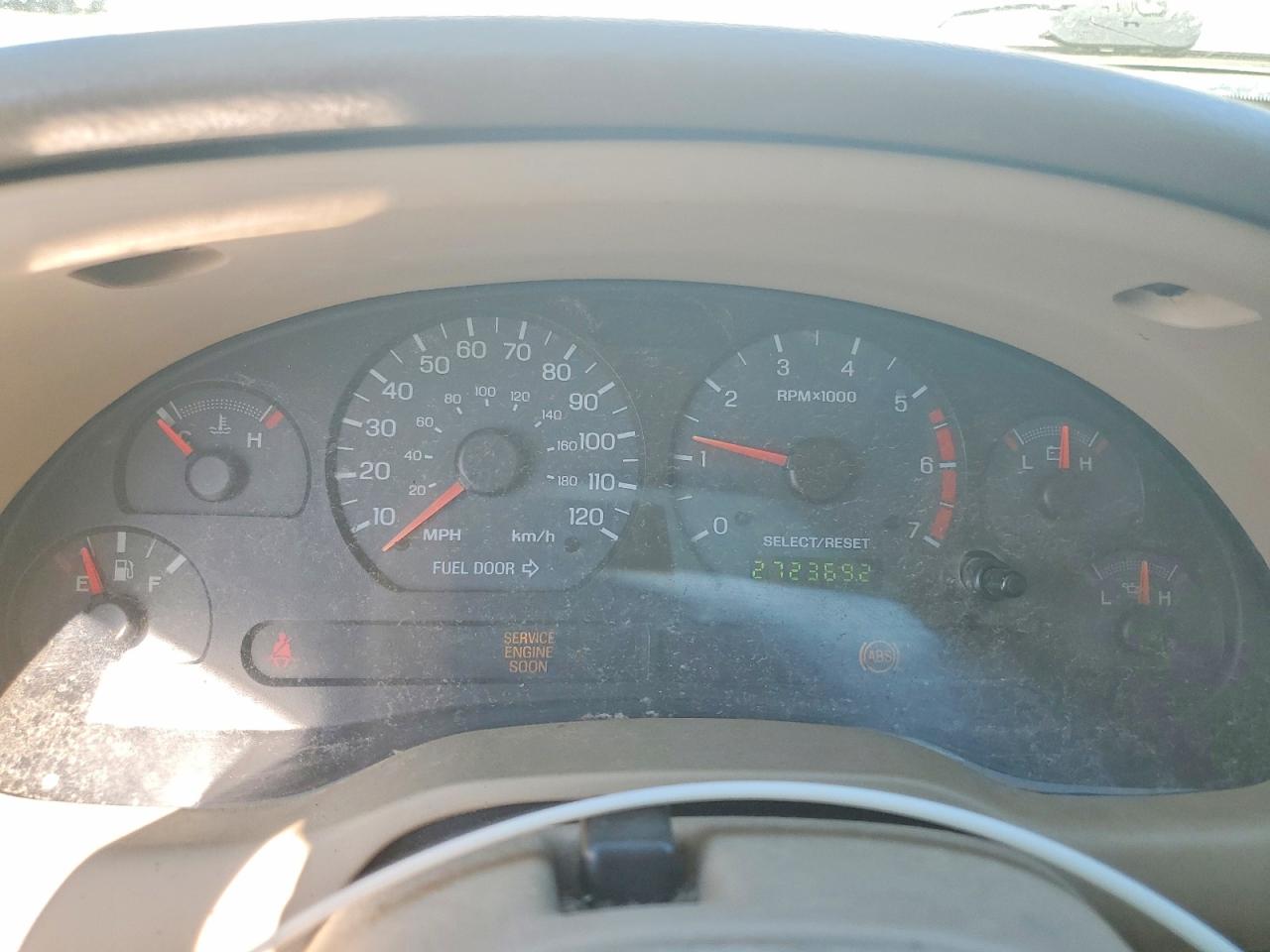 FORD MUSTANG 2004 — 10