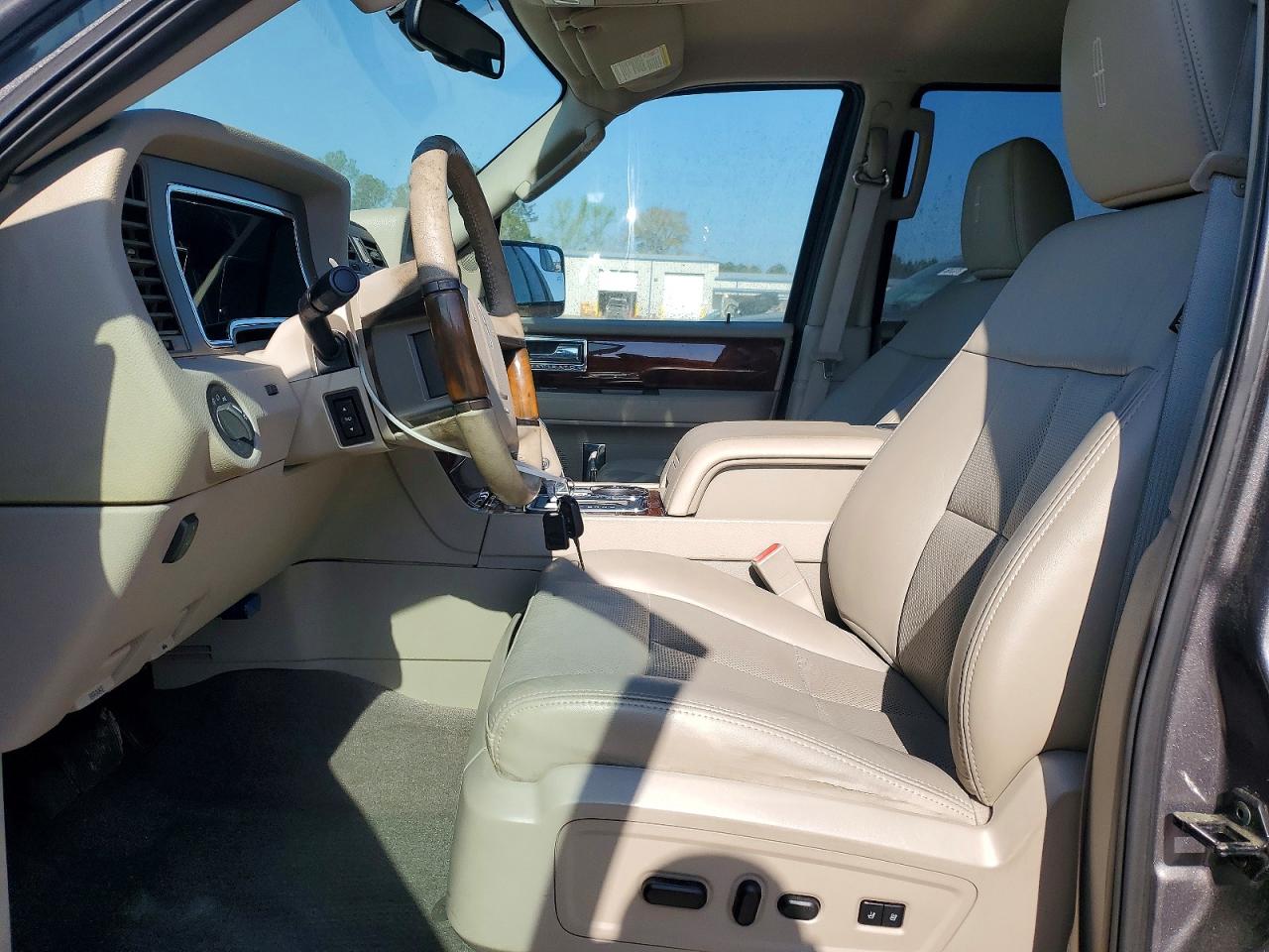 LINCOLN NAVIGATOR 2014 — 8