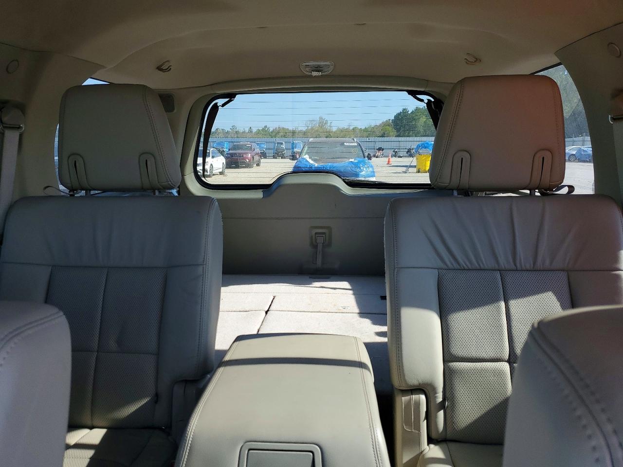 LINCOLN NAVIGATOR 2014 — 11