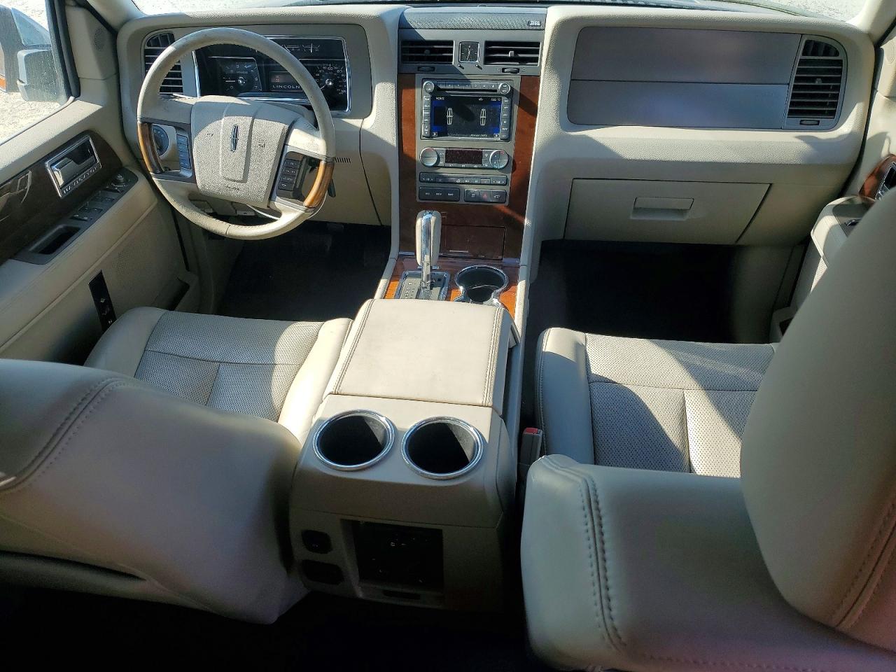 LINCOLN NAVIGATOR 2014 — 9